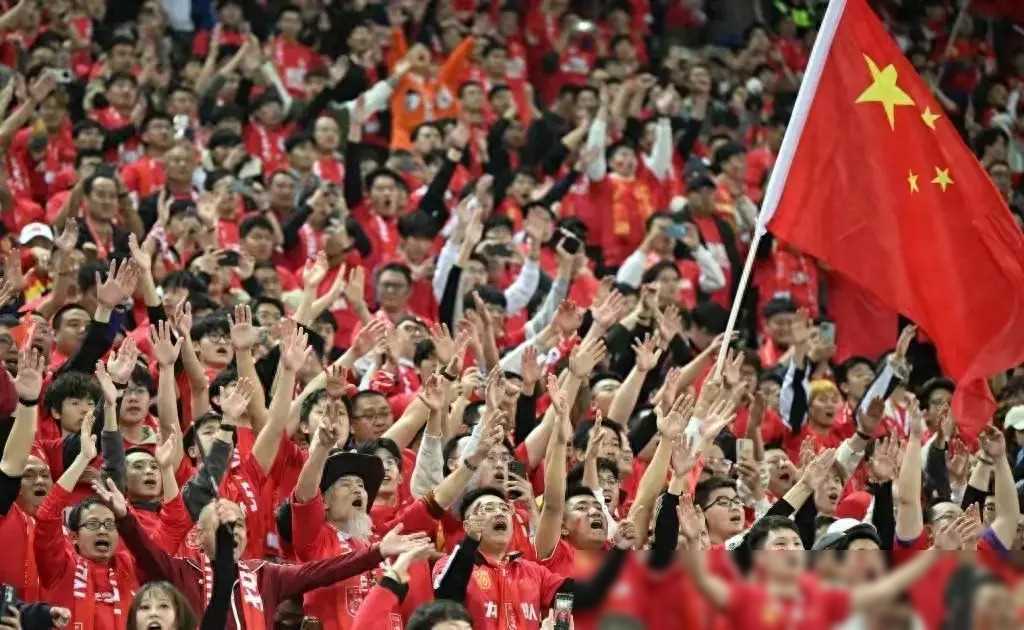 澳客登录入口-精彩瞬间总在比赛中，吸引万千球迷视线(精彩的足球赛吸引了无数的亿万观众修改病句)