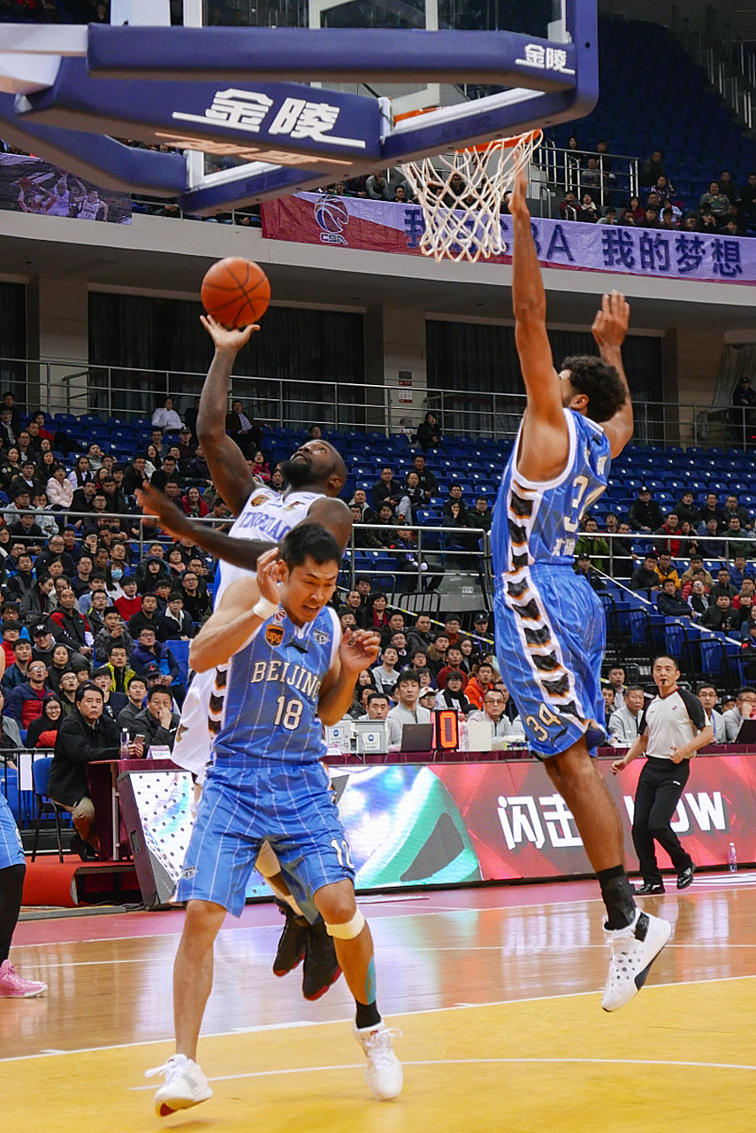 主教练严格布阵，球队取得连胜