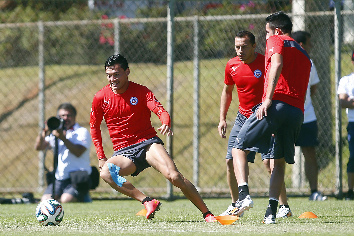 运动员们在球场上展现出了极致的比赛技巧