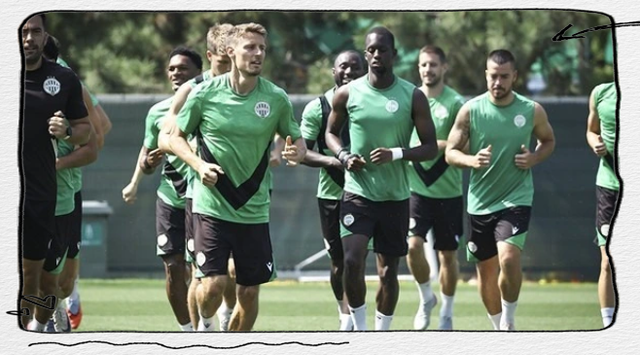 包含欧国联比赛战火再燃，两队展开角逐争夺晋级资格的词条