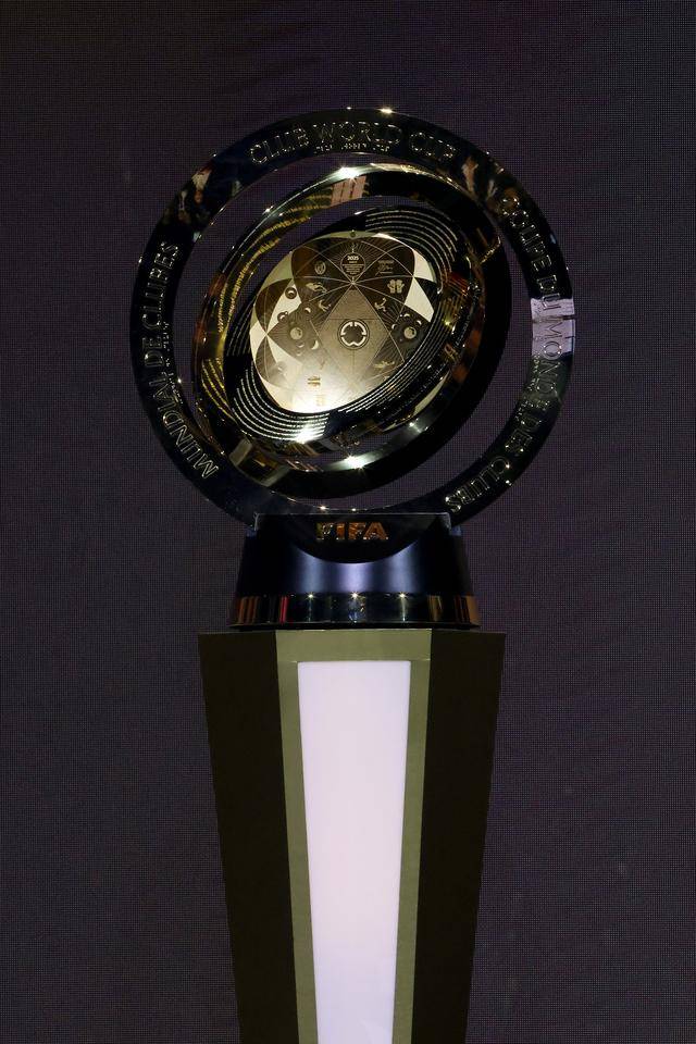 谁能捧起欧预赛冠军奖杯，待揭晓