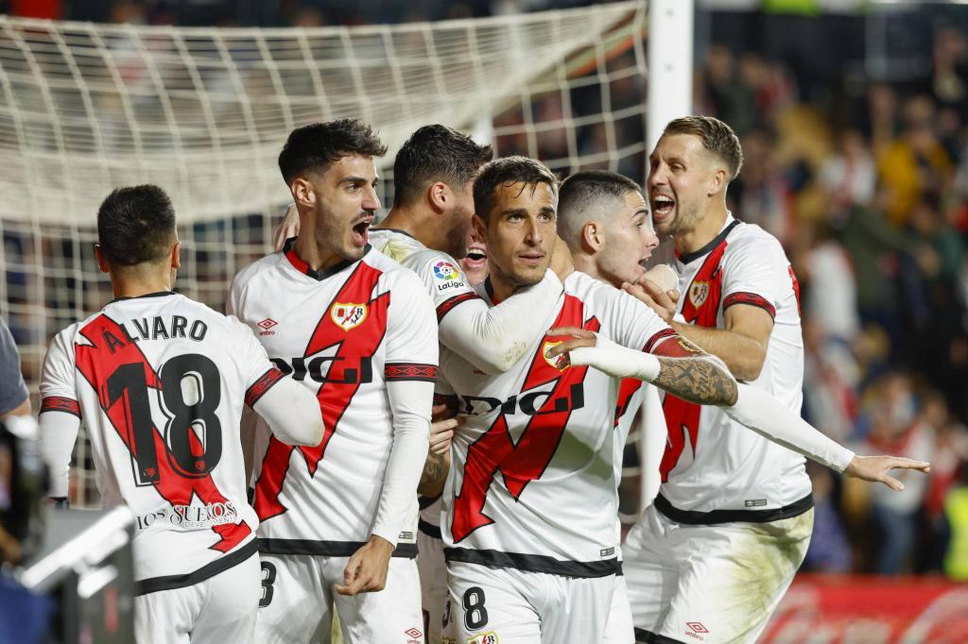 包含塞维利亚引进中国球员成为西甲首例，引发球迷热议的词条