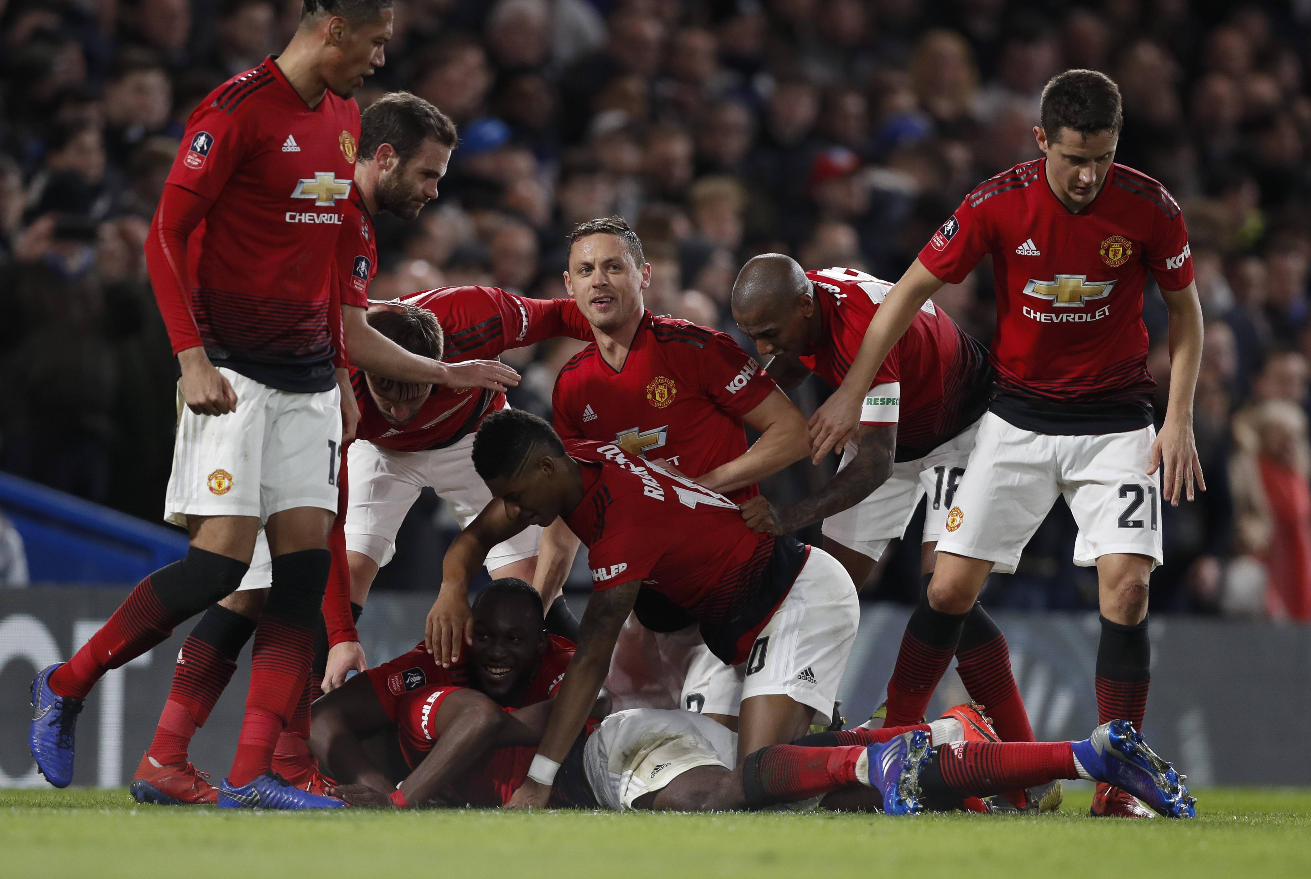 曼联主场惨败，热刺逆袭英超前四