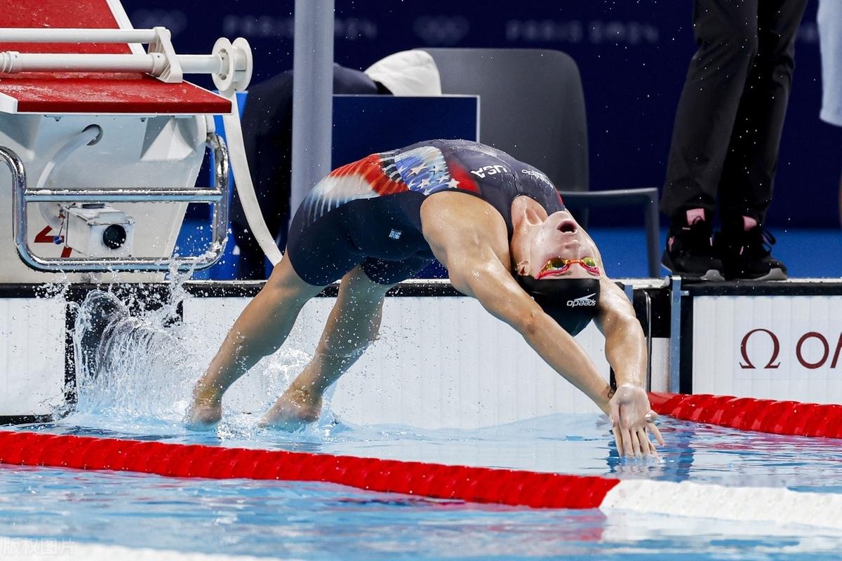 英国游泳冠军展现统治力，收获金牌