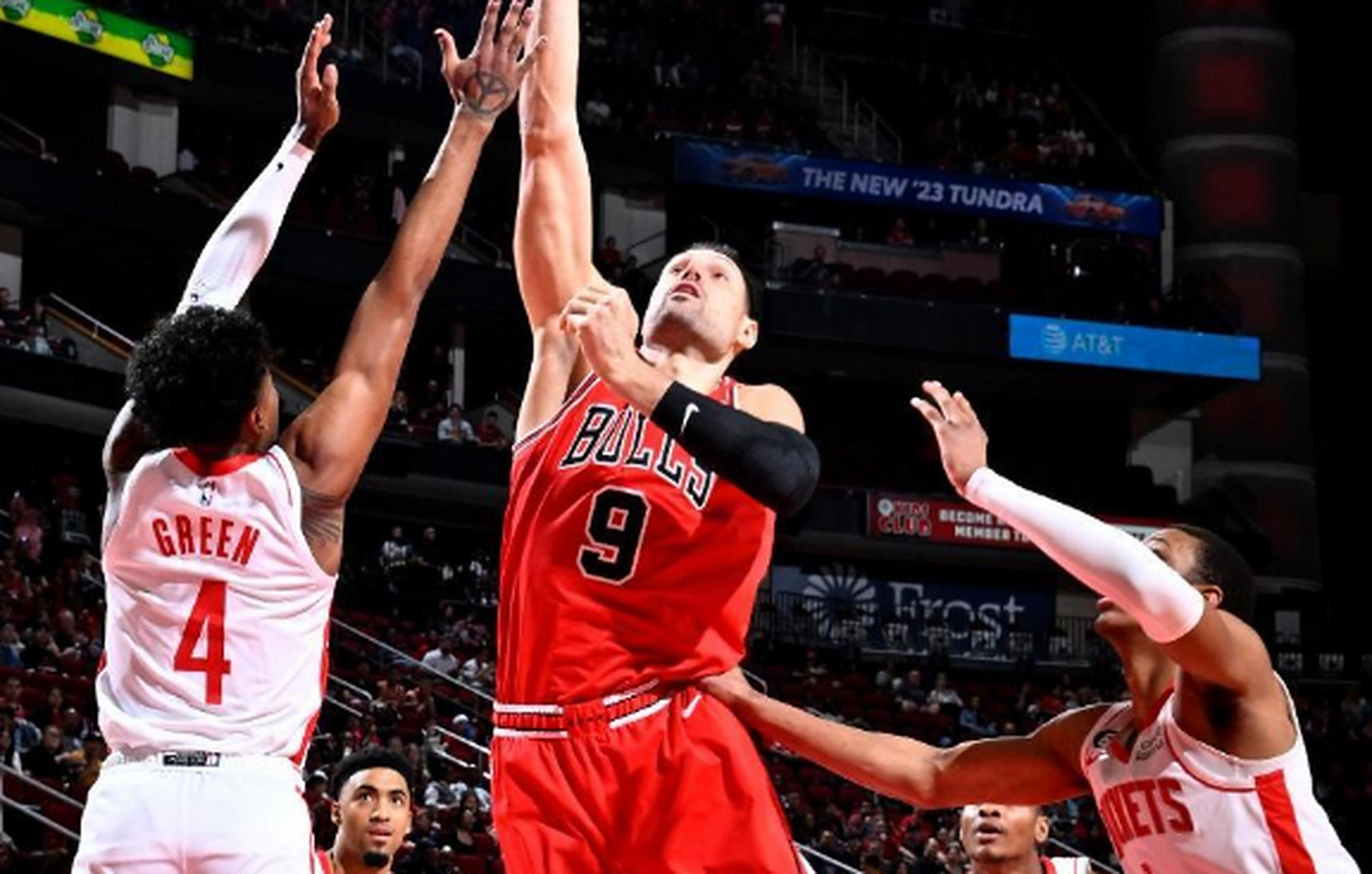 公牛胜火箭，迈向晋级之路