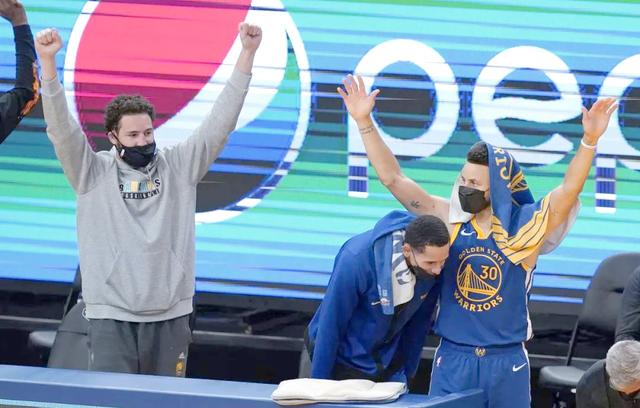 包含勇士大胜爵士,克雷汤普森复出得分领先的词条 包含勇士大胜爵士,克雷汤普森复出得分领先的词条