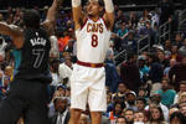 骑士遭遇黄蜂反扑,艰难获胜 骑士遭遇黄蜂反扑,艰难获胜